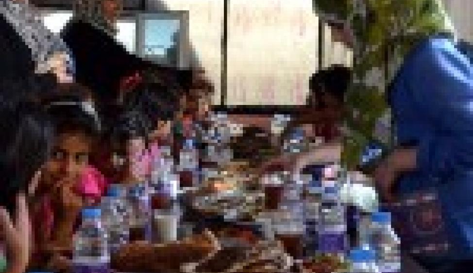 Healthy Meals to Orphans in Syria 5