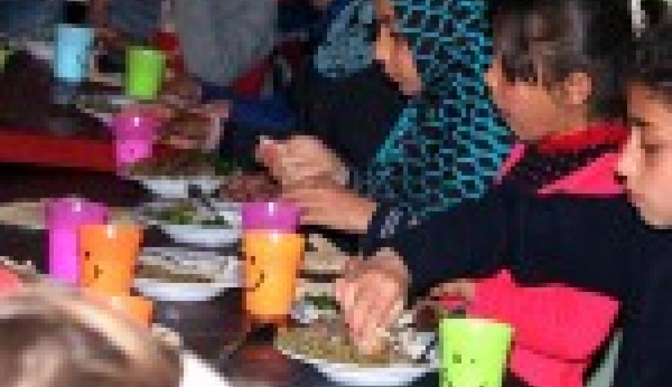 Healthy Meals to Orphans in Syria 11
